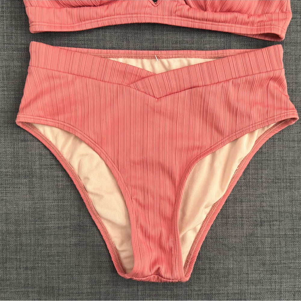 Pink Bikini - Picture 3 of 4